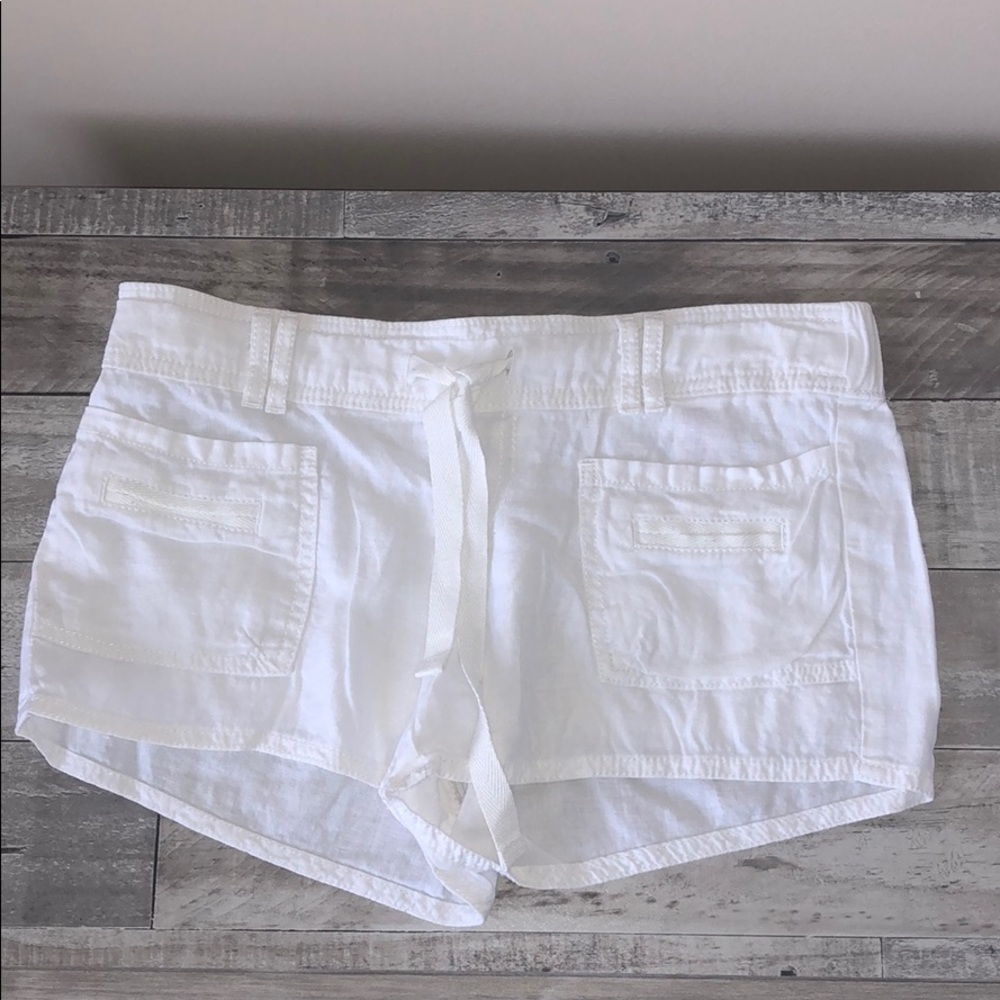 WHITE SHORTS